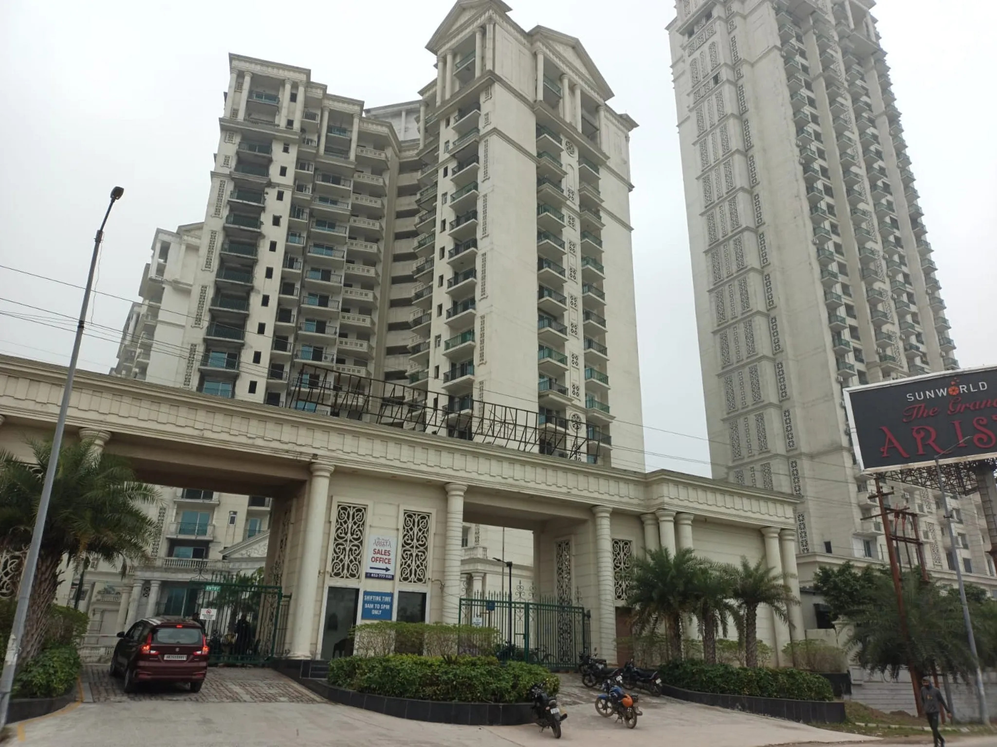 Gaurs Platinum Towers